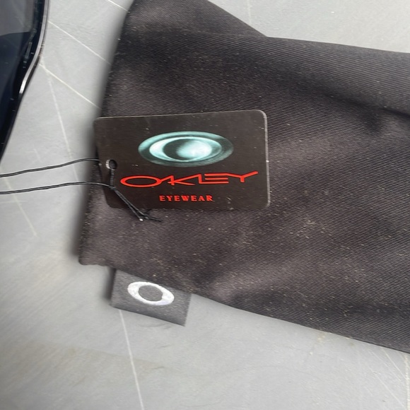 Oakley sunglasses - Picture 10 of 10